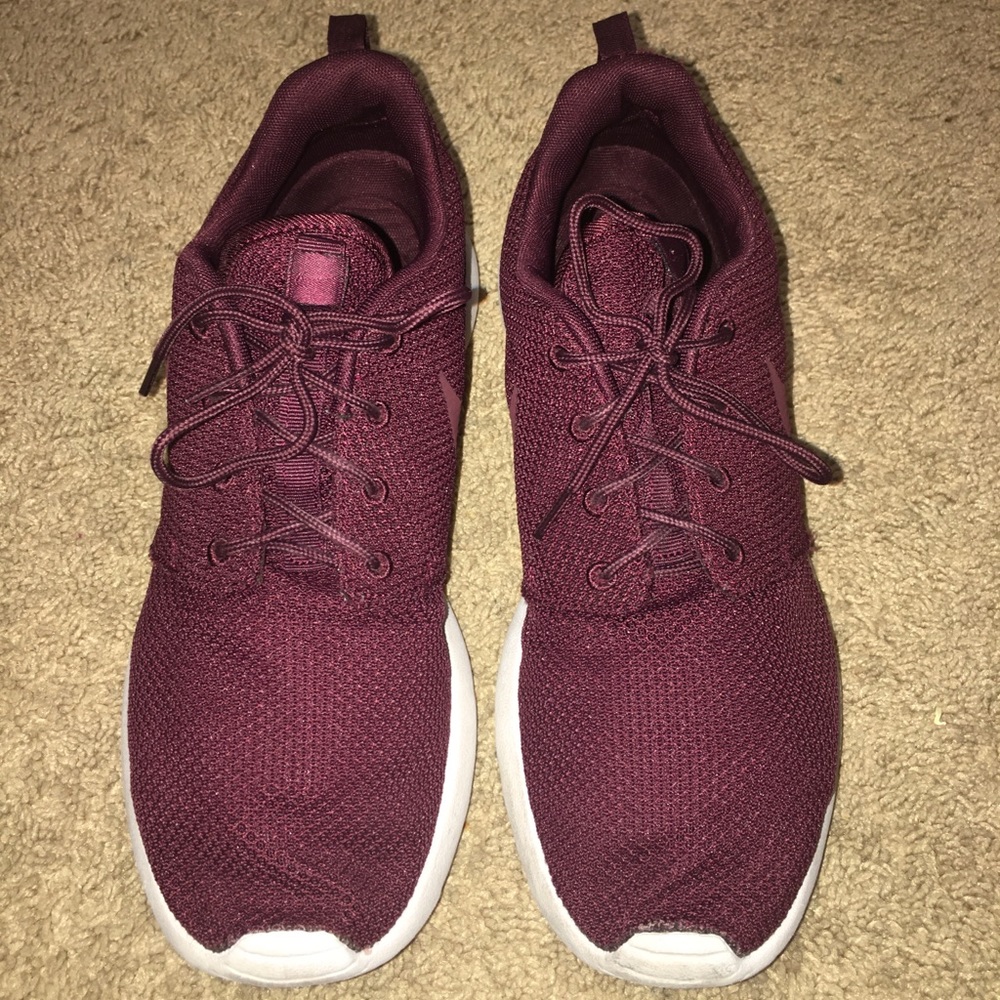 Maroon Nike Shoes